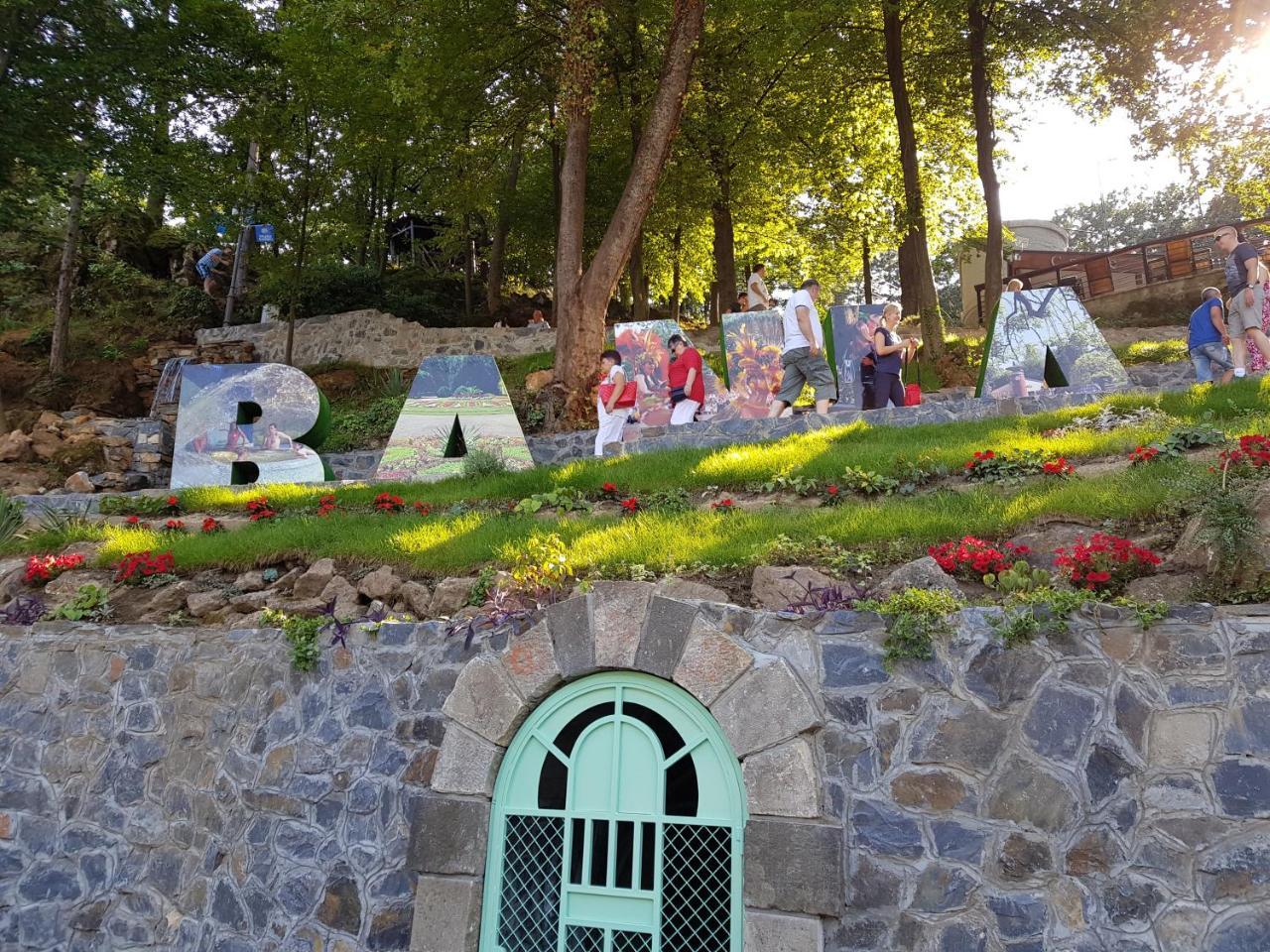Apartment Holiday Vrnjacka Banja Exterior photo